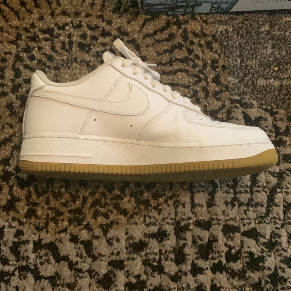 Nike Air Force 1.      D12739-100.     Size 7.5 - Picture 3 of 7